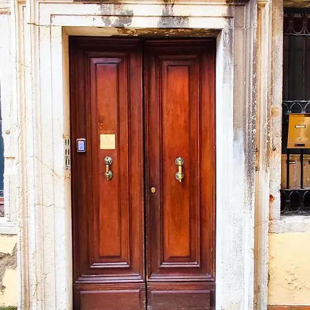 Apartment Twist